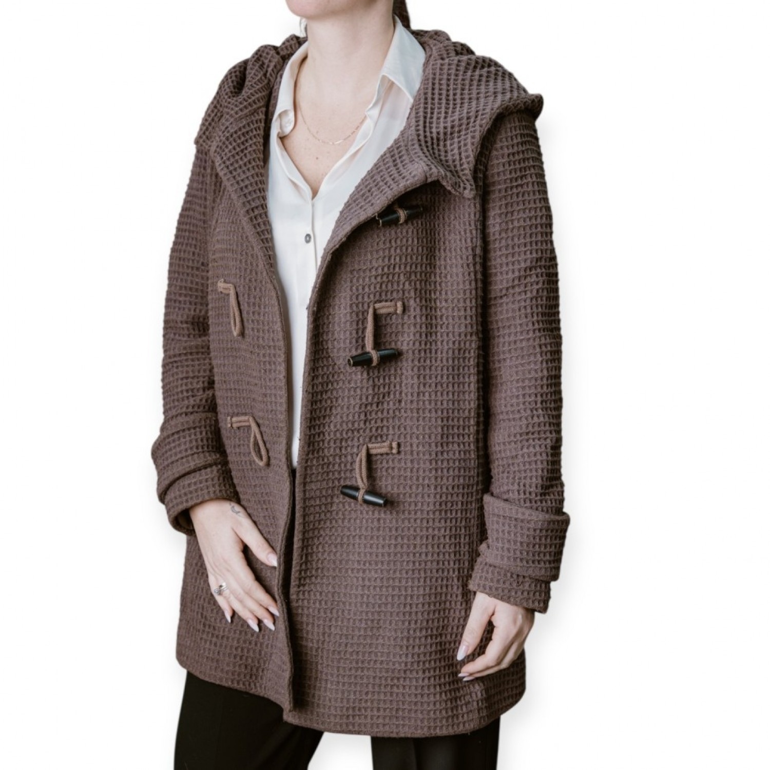 Γυναικείο Παλτό Με Κουκούλα Και Ξύλινα Κουμπώματα – Πλεκτή Υφή