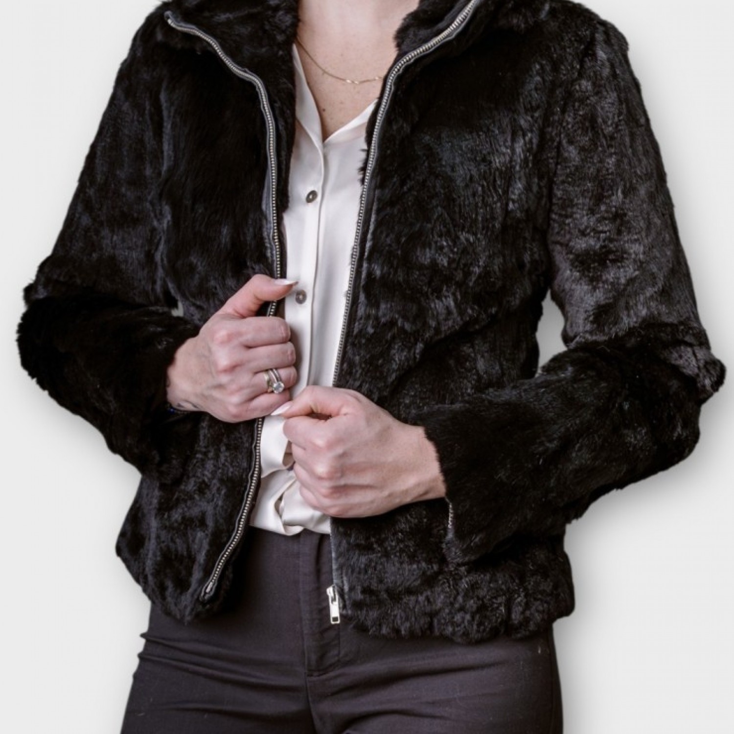 Γυναικείο Κοντό Μπουφάν Γούνα Faux Fur Με Φερμουάρ – Μαύρο