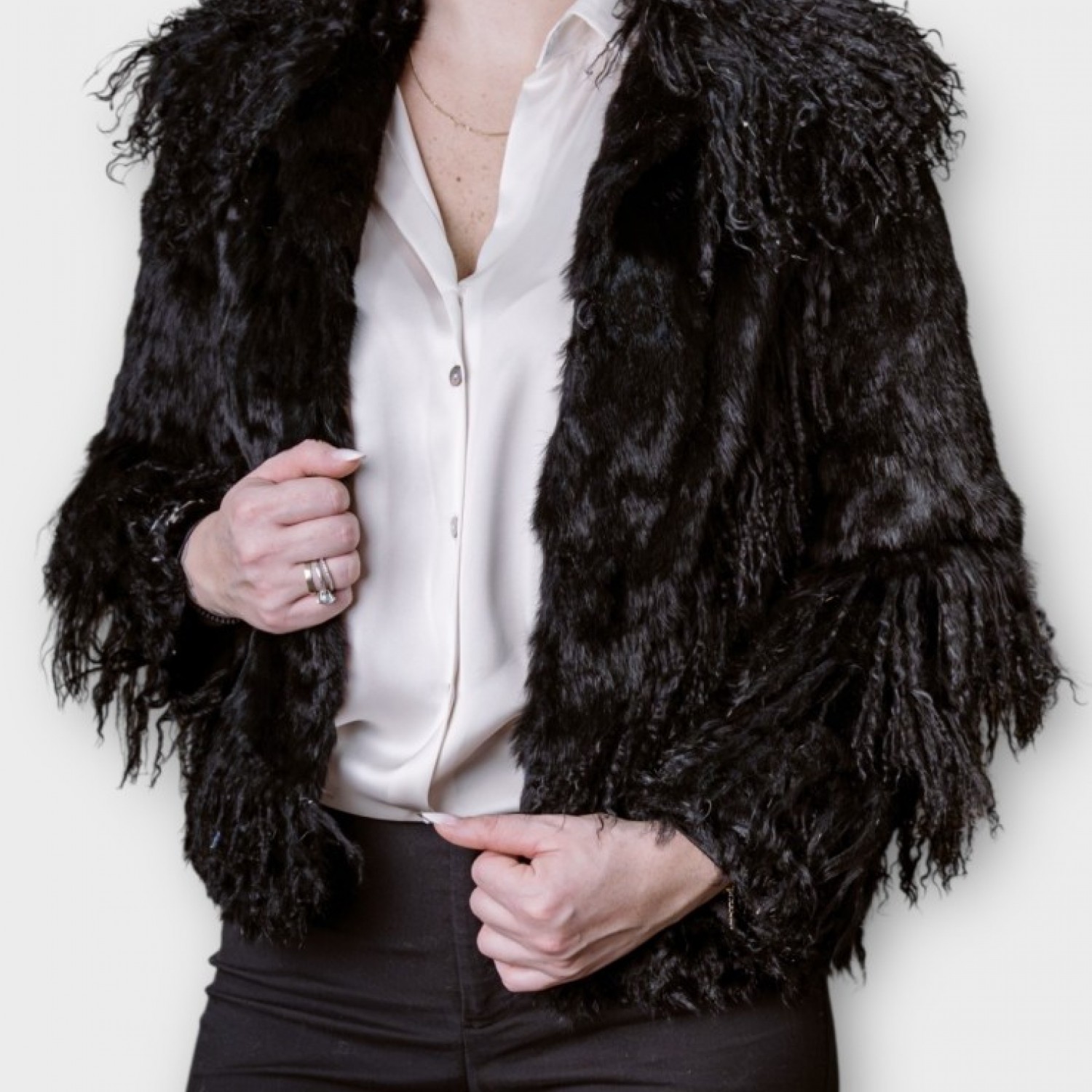 Γυναικεία Γούνα Σε Μαύρη Απόχρωση
