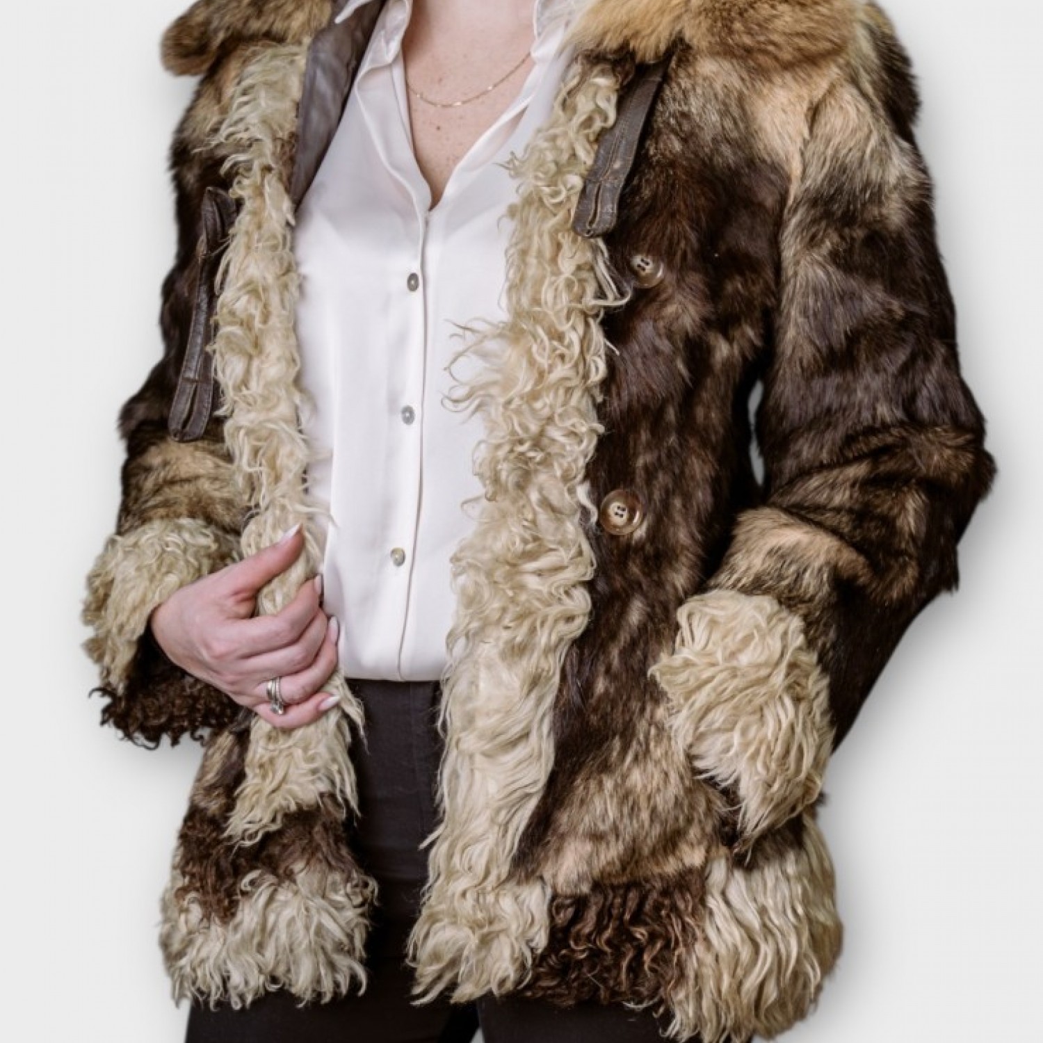 Γυναικεία Γούνα Με Σγουρές Λεπτομέρειες