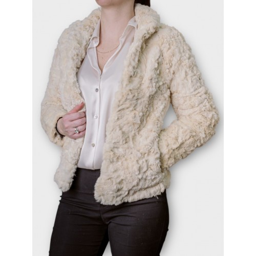 Γυναικείο Κοντό Γούνινο Μπουφάν Σε Κρεμ Απόχρωση