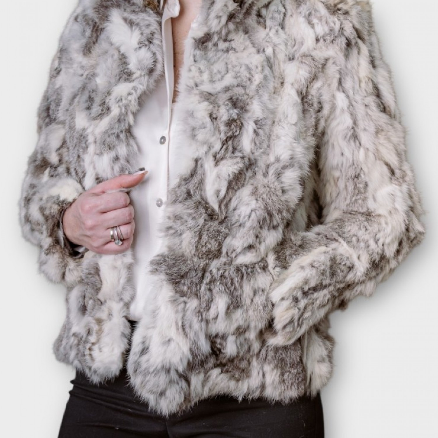 Γυναικεία Γούνα Σε Λευκή-Γκρι Απόχρωση