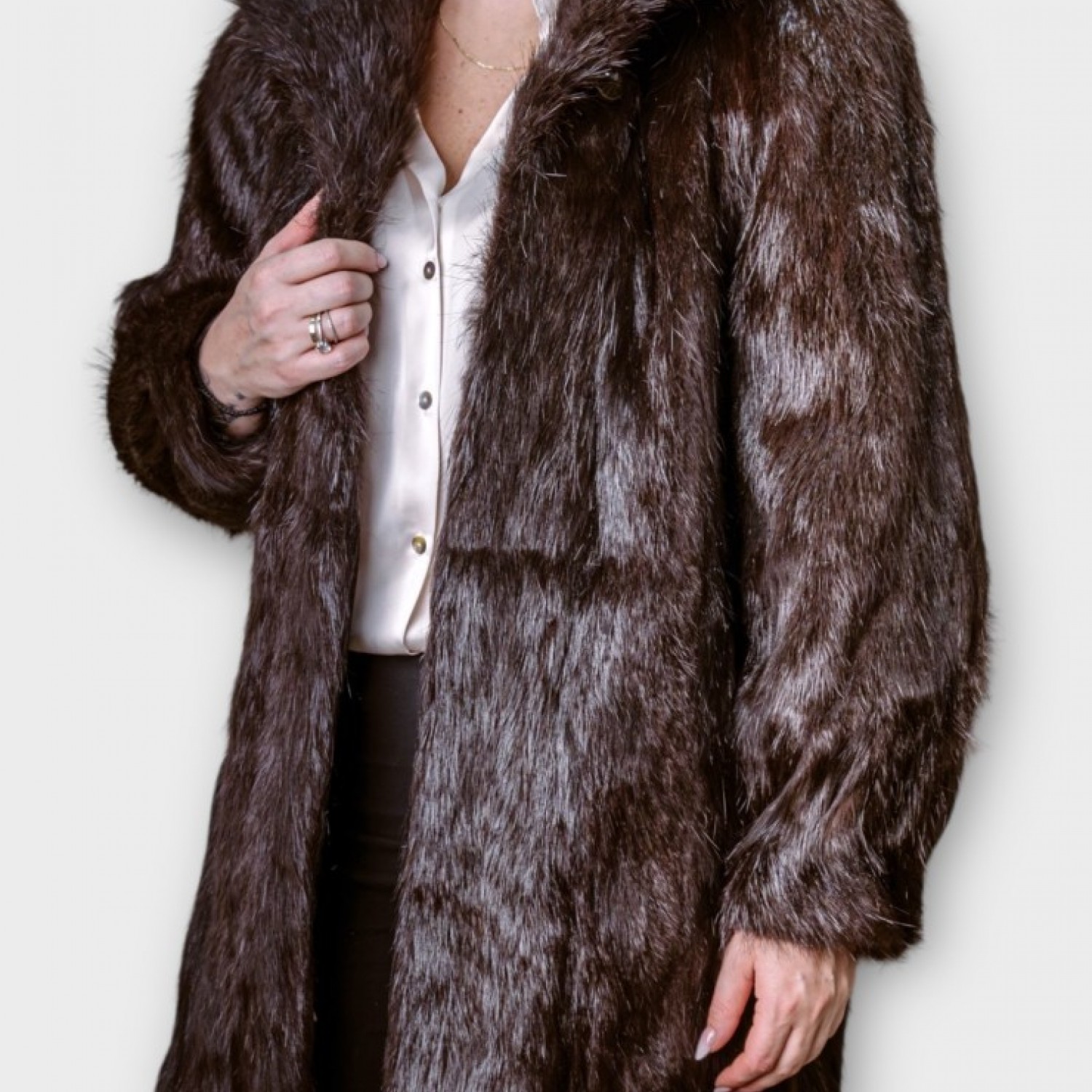 Γούνα Σε Σκούρα Καφέ Απόχρωση