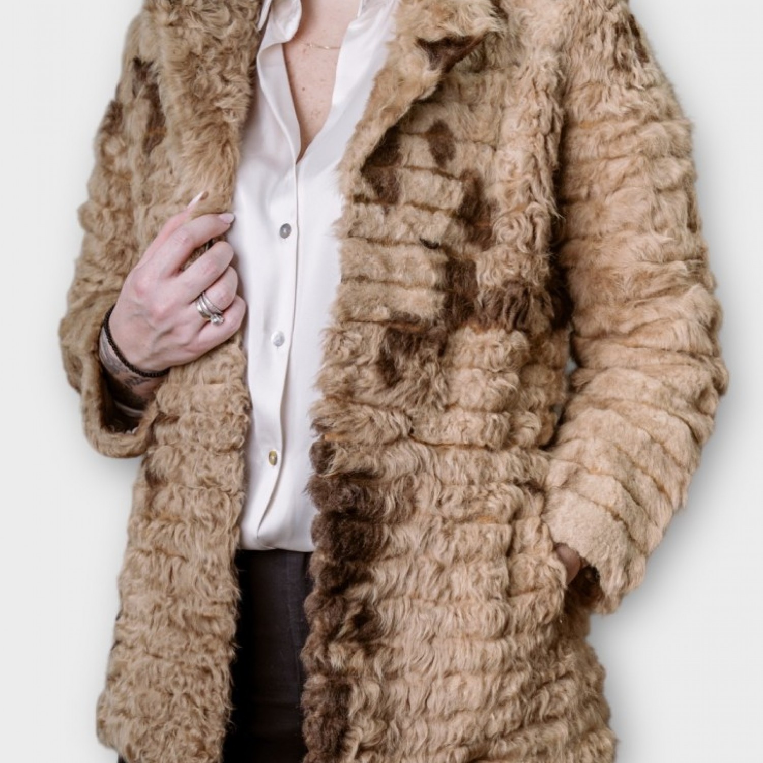 Γυναικεία Γούνα Σε Μπεζ-Καραμελέ Απόχρωση