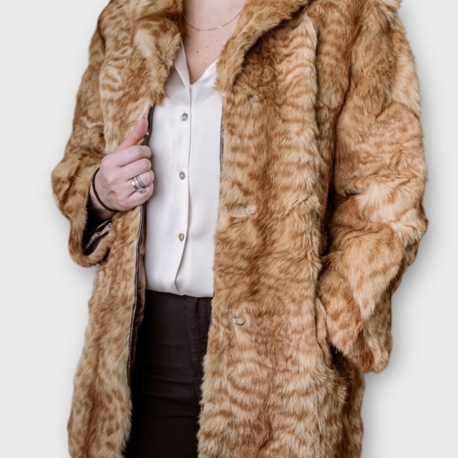 Γυναικεία Γούνα Σε Κεχριμπαρένια Απόχρωση