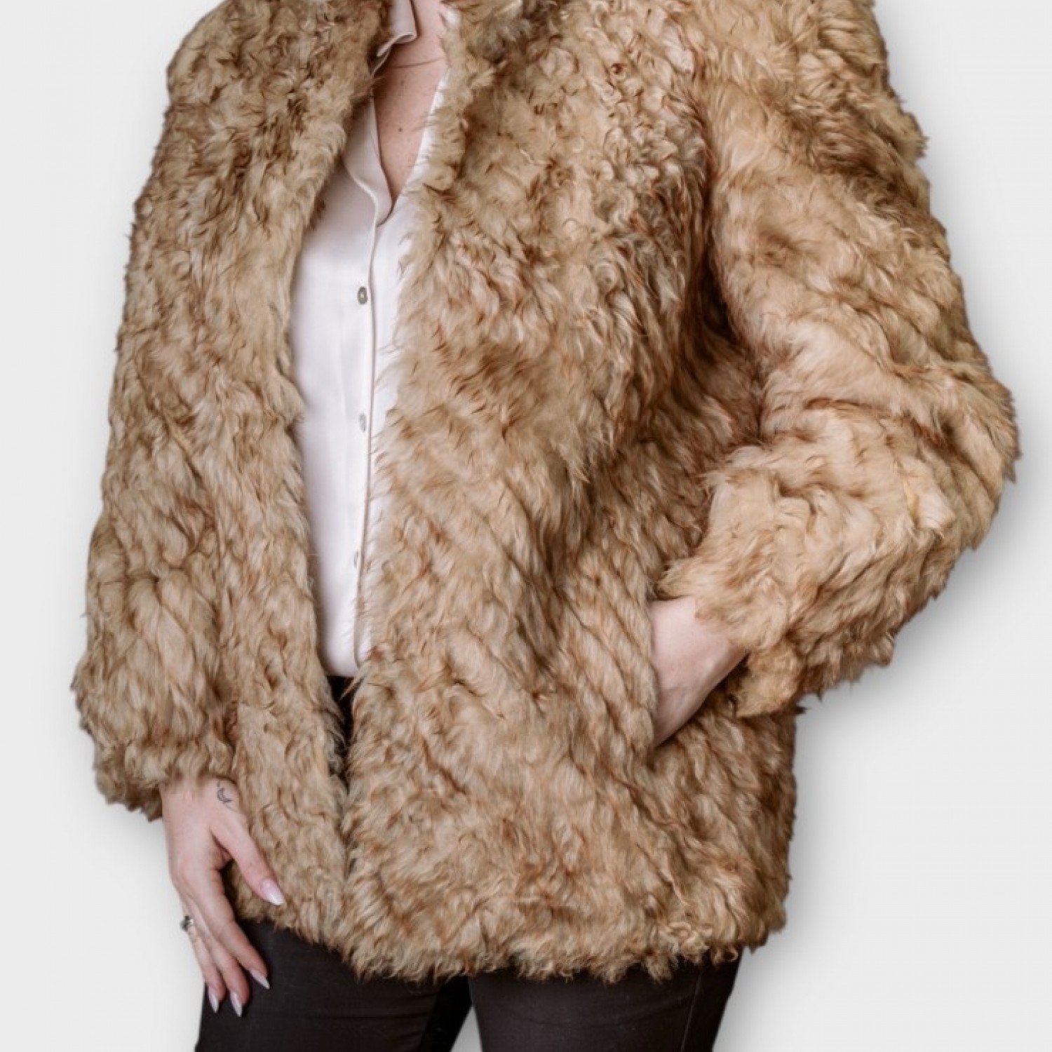 Γυναικεία Γούνα Σε Μπεζ-Χρυσή Απόχρωση