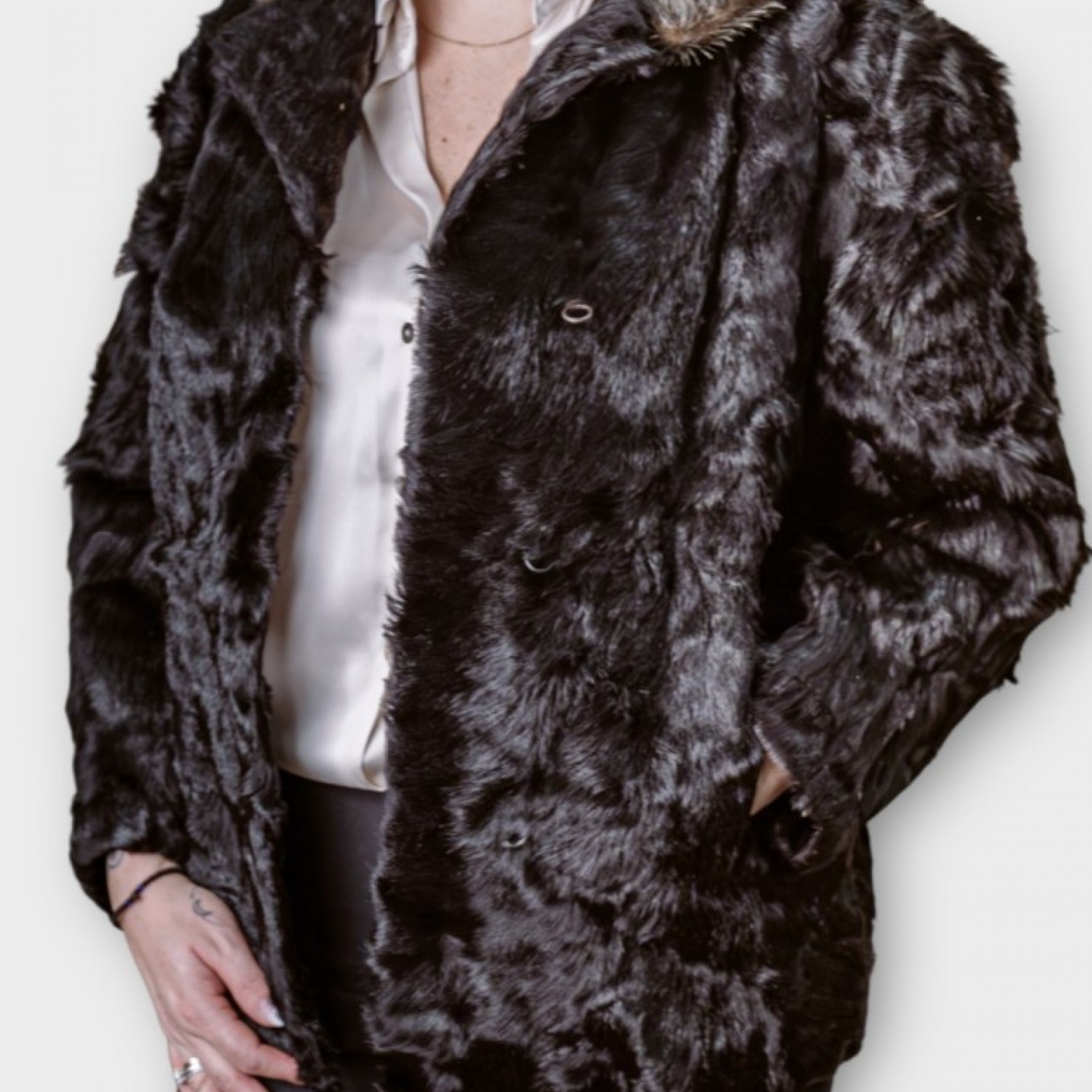 Γυναικεία Μαύρη Γούνα Με Γκρι Γιακά