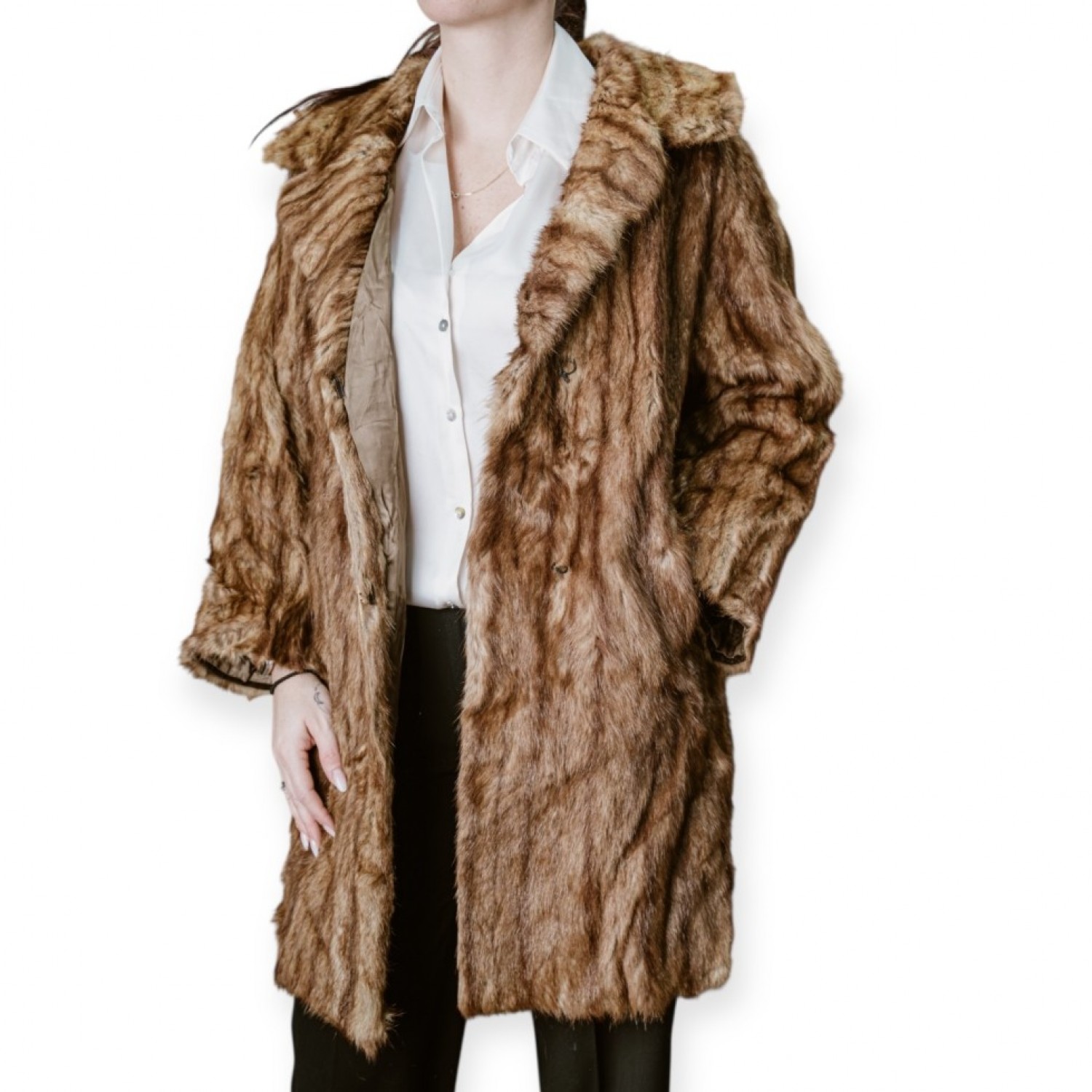 Μακρύ Παλτό Γούνας Σε Ζεστή Καφέ Απόχρωση