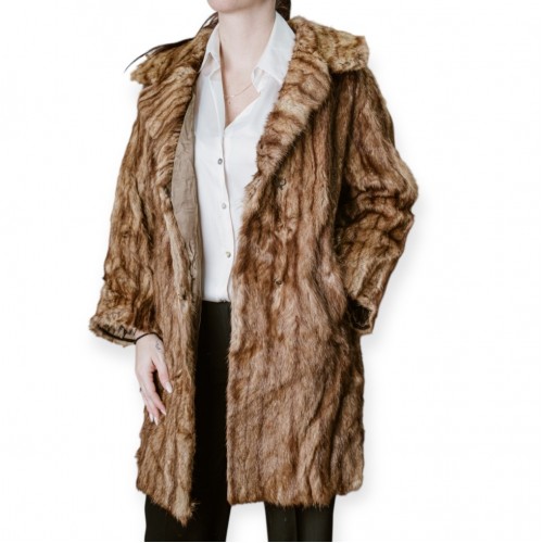 Μακρύ Παλτό Γούνας Σε Ζεστή Καφέ Απόχρωση