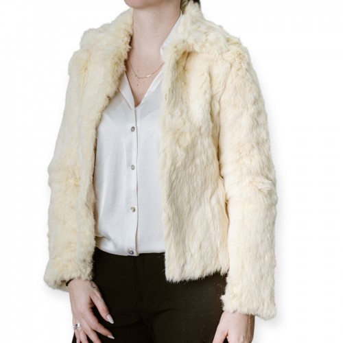 Κοντή Γούνα Σε Εκρού Απόχρωση