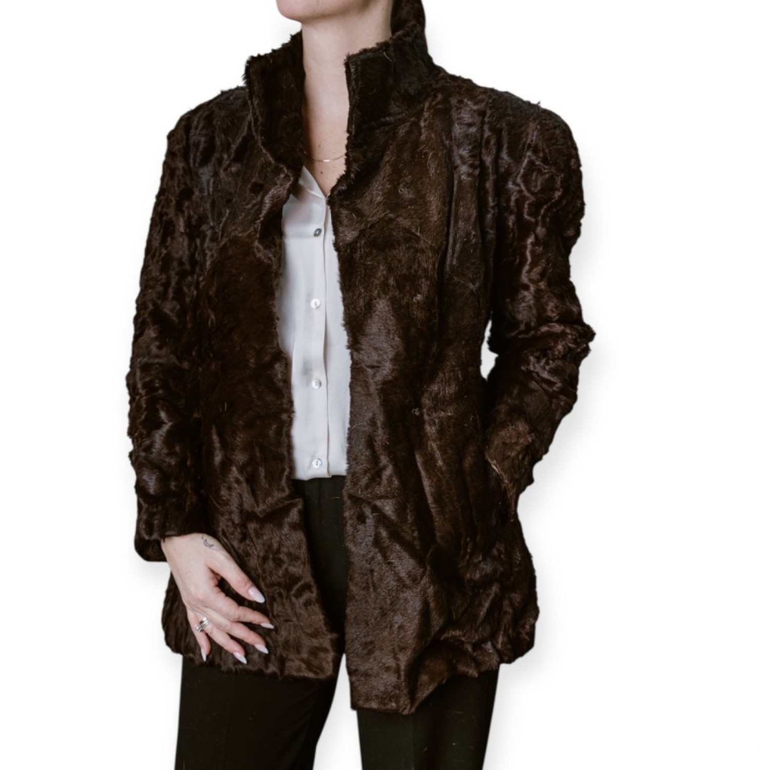 Γυναικεία Γούνα Σε Σκούρο Καφέ Με Όρθιο Γιακά