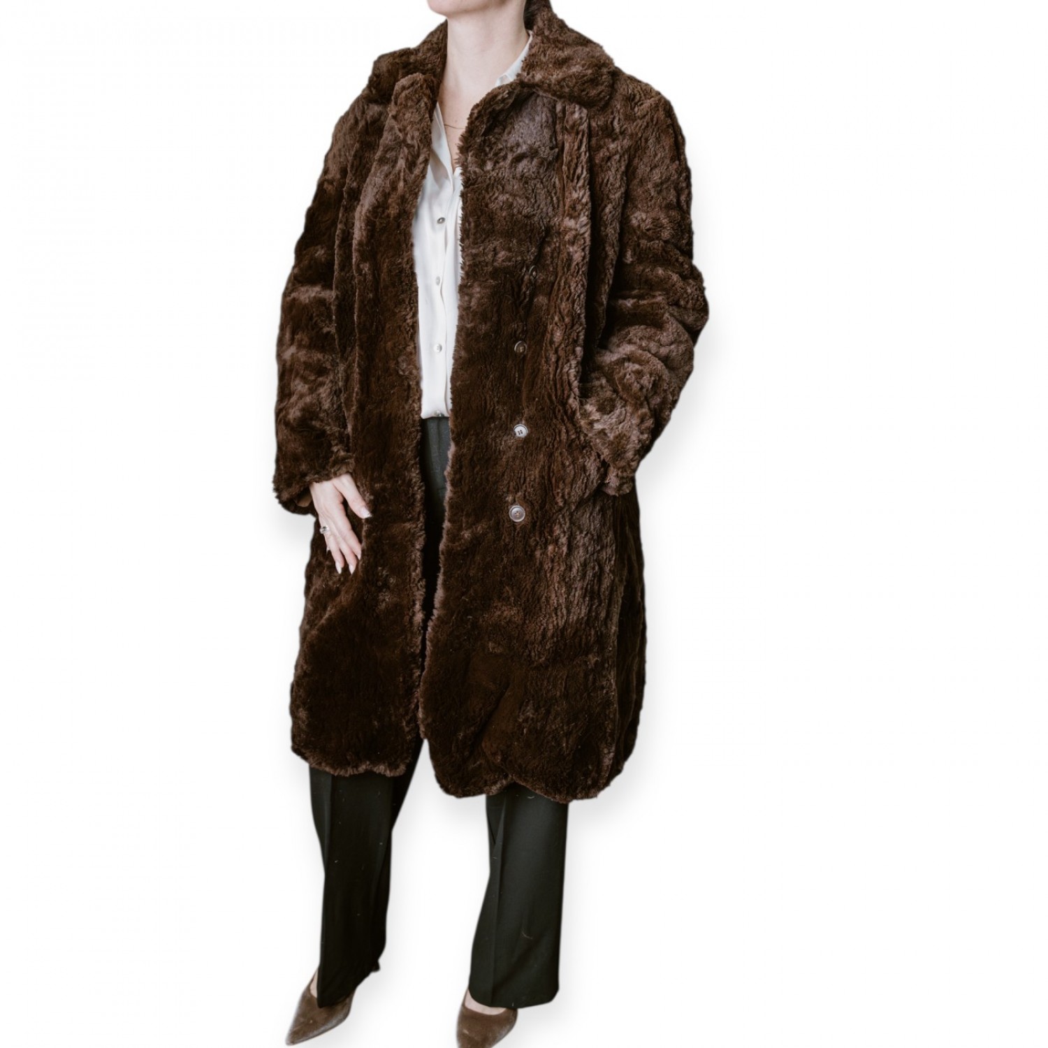 Γυναικεία Μακριά Γούνα Σε Σκούρο Καφέ Με Κουμπιά