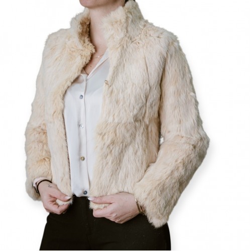 Κοντή Γυναικεία Γούνα Σε Απαλή Εκρού Απόχρωση